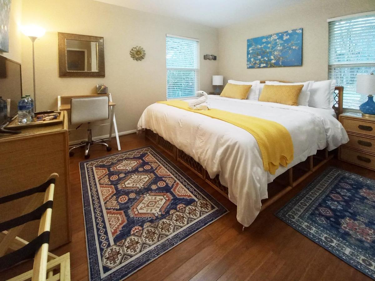 King Bed In Relaxing Oasis, With Free Snack/wi-fi/parking Séjour chez l'habitant San Marcos
